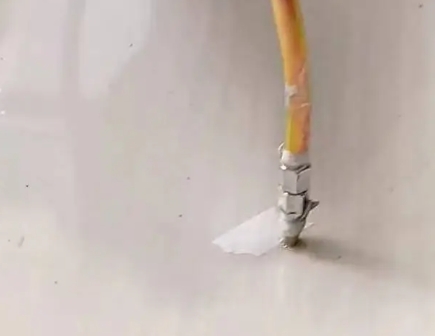 丹阳瓷砖空鼓维修公司专业解答在瓷砖铺贴过程中，如果使用的砂料过粗（如全部使用了粗砂），可能会导致以下问题